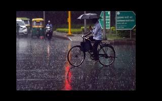 light-rains-hit-delhincr-expected-to-continue-till-january-9-aqi-continues-to-be-very-poor